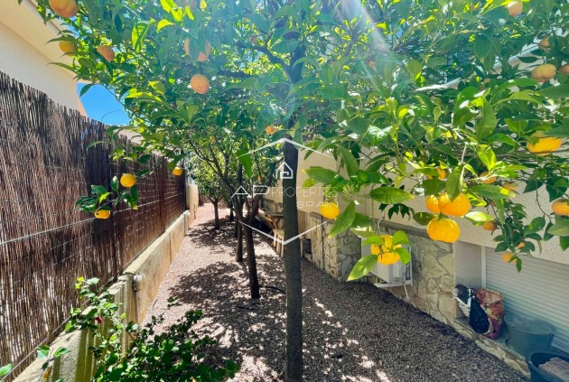 Odsprzedaż - Willa - Dom wolnostojący -
Hondón de las Nieves