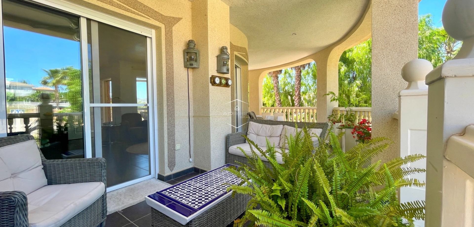 Odsprzedaż - Willa - Dom wolnostojący -
Hondón de las Nieves