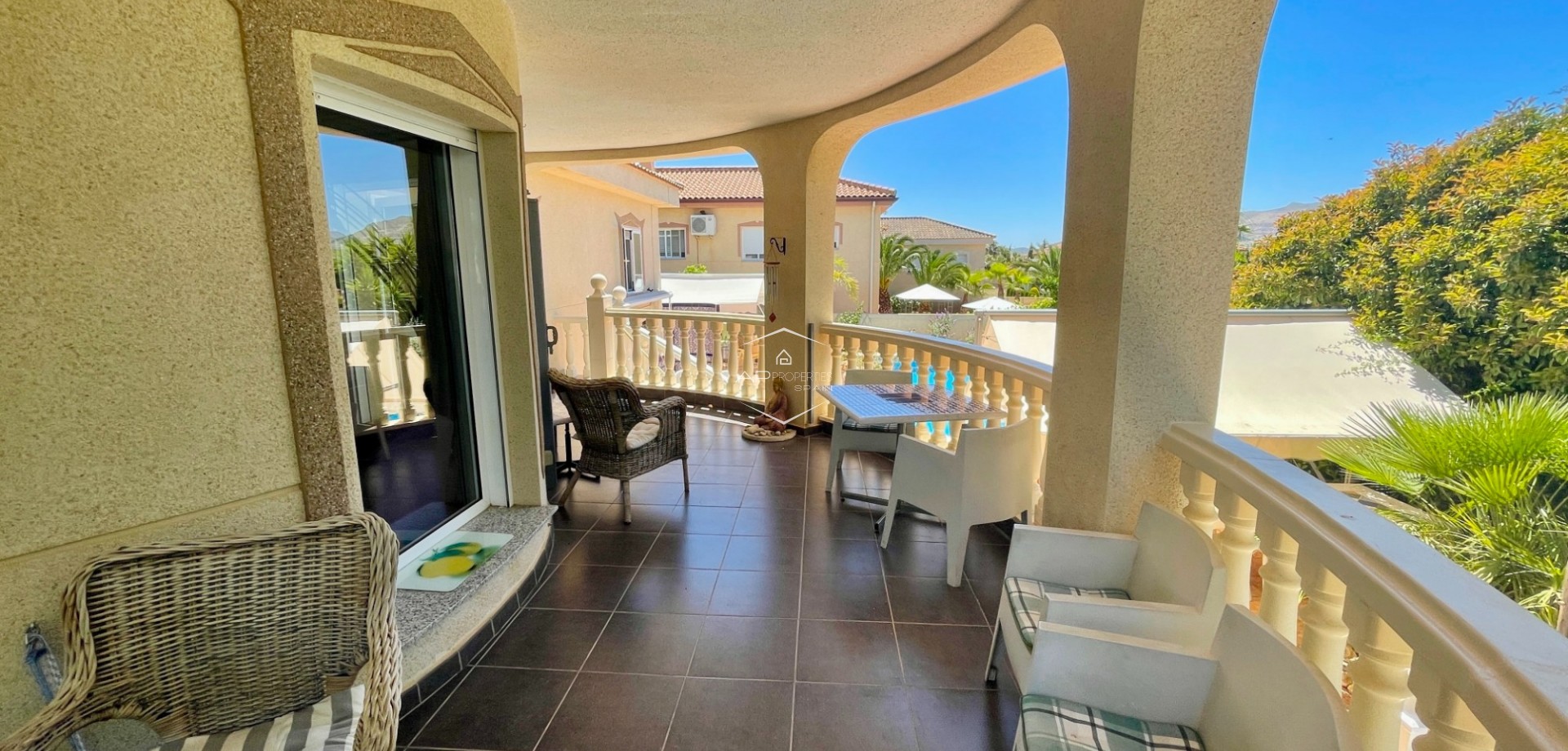 Odsprzedaż - Willa - Dom wolnostojący -
Hondón de las Nieves