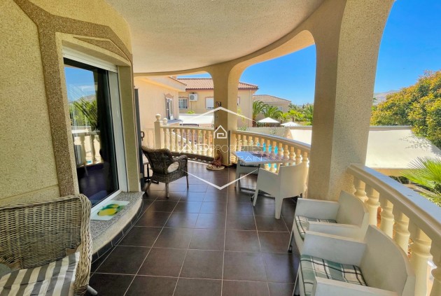 Odsprzedaż - Willa - Dom wolnostojący -
Hondón de las Nieves