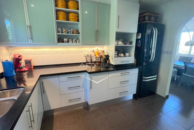 Odsprzedaż - Willa - Dom wolnostojący -
Hondón de las Nieves