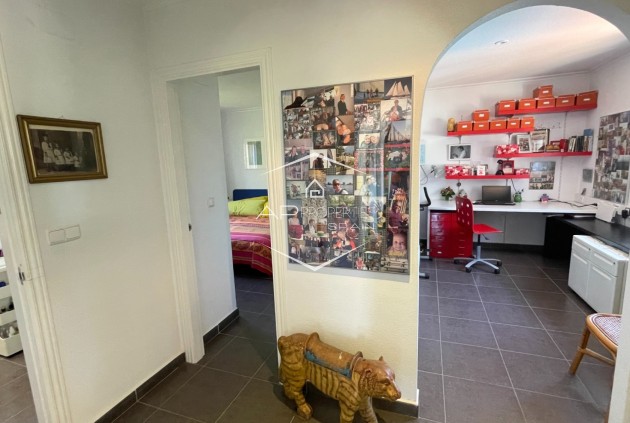 Odsprzedaż - Willa - Dom wolnostojący -
Hondón de las Nieves