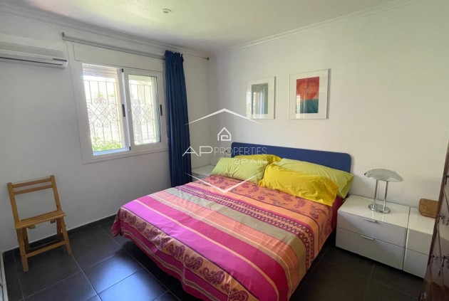 Odsprzedaż - Willa - Dom wolnostojący -
Hondón de las Nieves