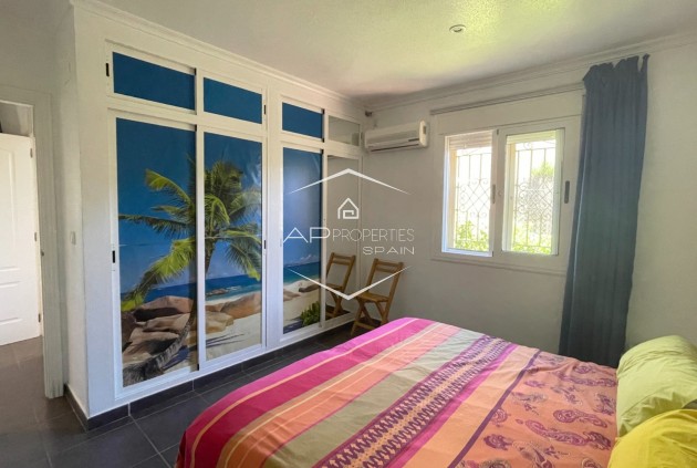 Odsprzedaż - Willa - Dom wolnostojący -
Hondón de las Nieves