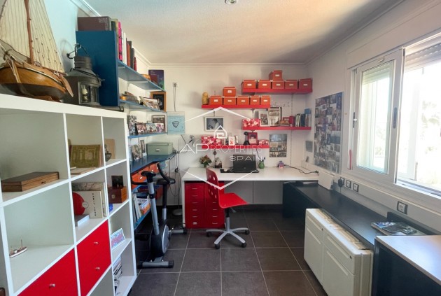 Odsprzedaż - Willa - Dom wolnostojący -
Hondón de las Nieves