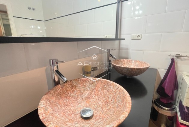 Odsprzedaż - Willa - Dom wolnostojący -
Hondón de las Nieves