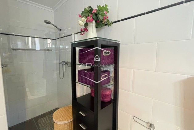 Odsprzedaż - Willa - Dom wolnostojący -
Hondón de las Nieves