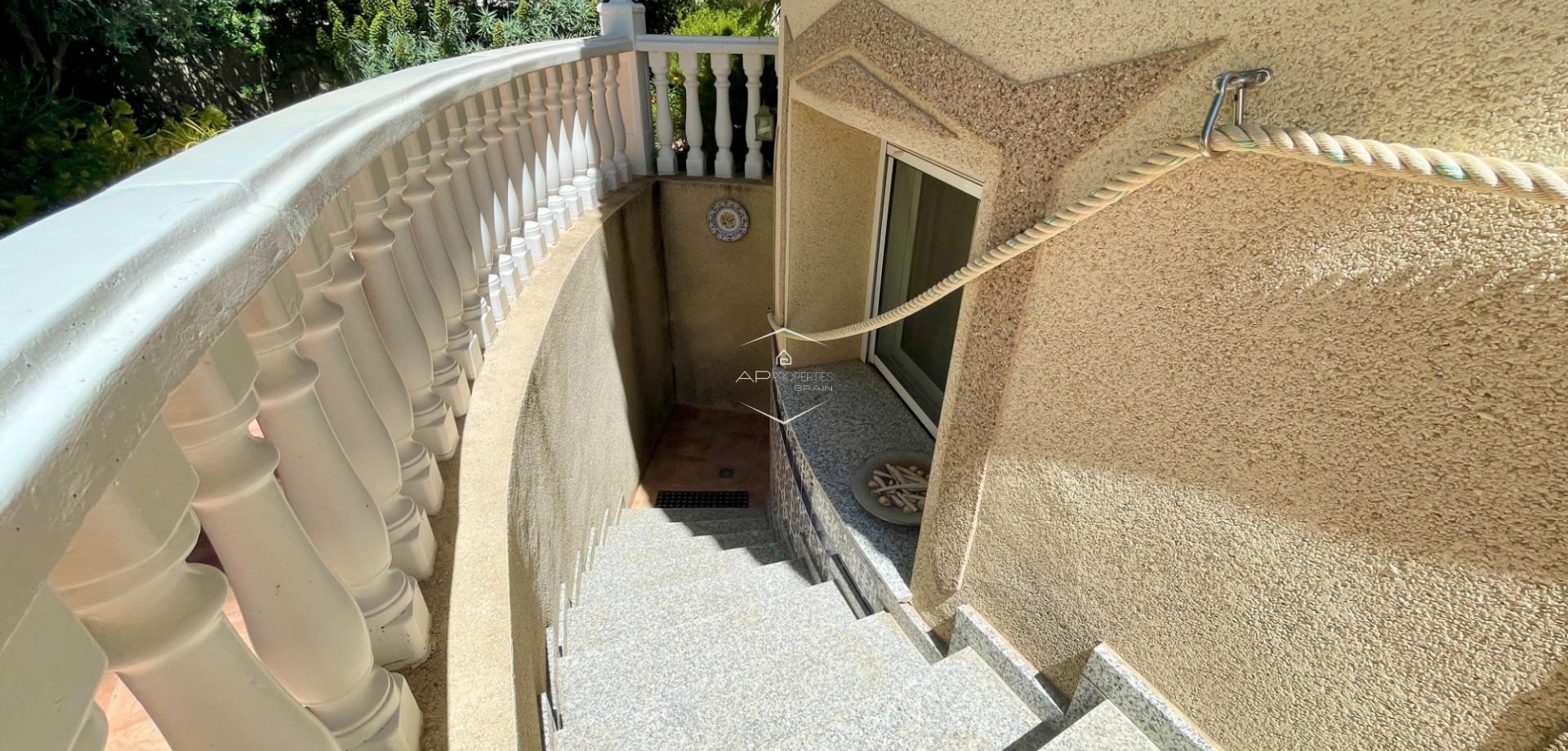 Odsprzedaż - Willa - Dom wolnostojący -
Hondón de las Nieves