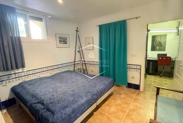 Odsprzedaż - Willa - Dom wolnostojący -
Hondón de las Nieves