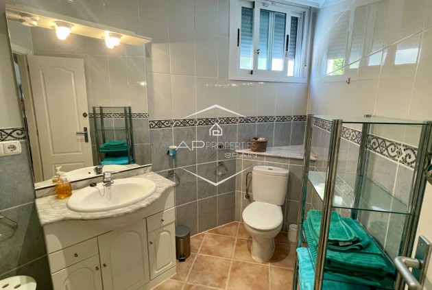 Odsprzedaż - Willa - Dom wolnostojący -
Hondón de las Nieves