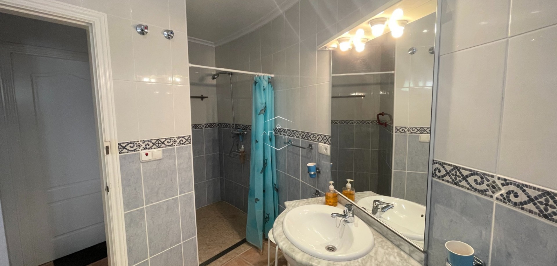 Odsprzedaż - Willa - Dom wolnostojący -
Hondón de las Nieves