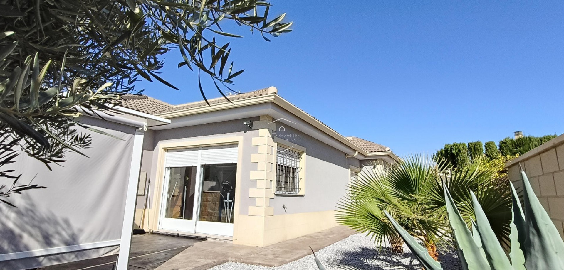 Reventa - Villa - Independiente -
La Romana