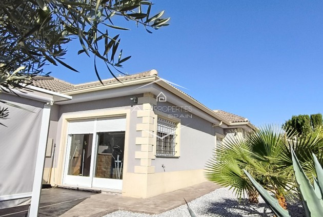 Reventa - Villa - Independiente -
La Romana