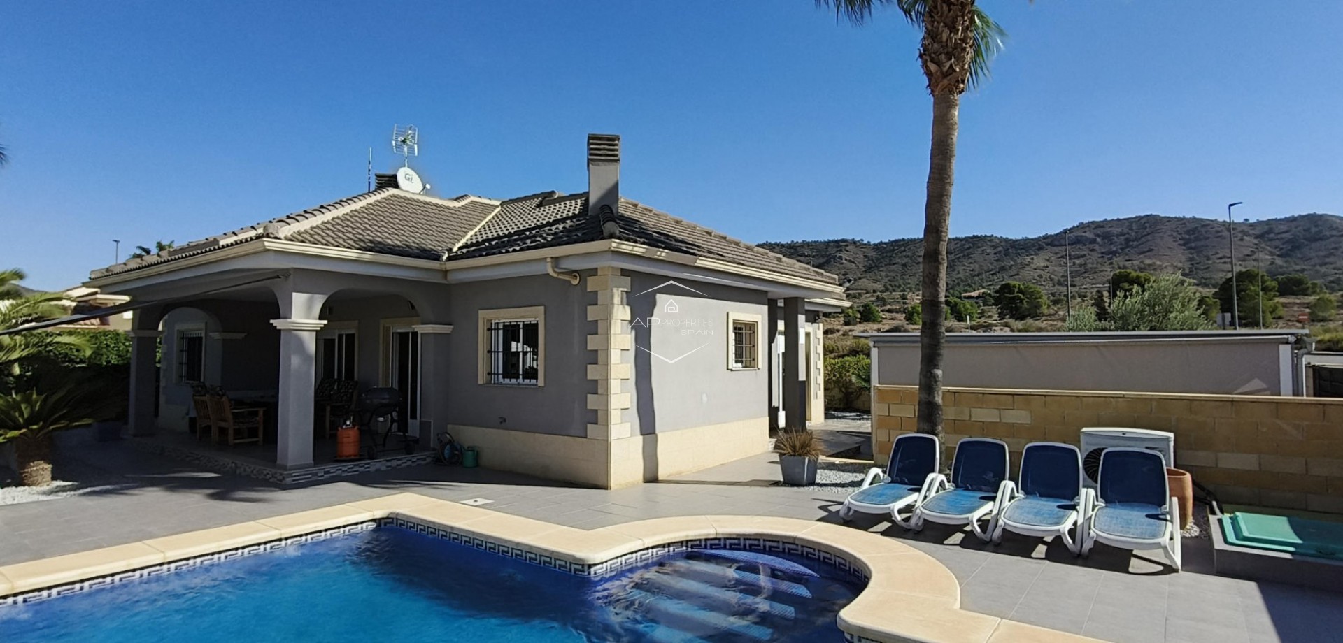 Reventa - Villa - Independiente -
La Romana