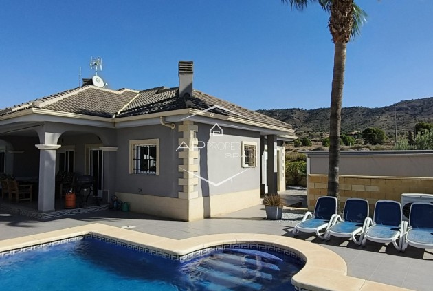 Reventa - Villa - Independiente -
La Romana