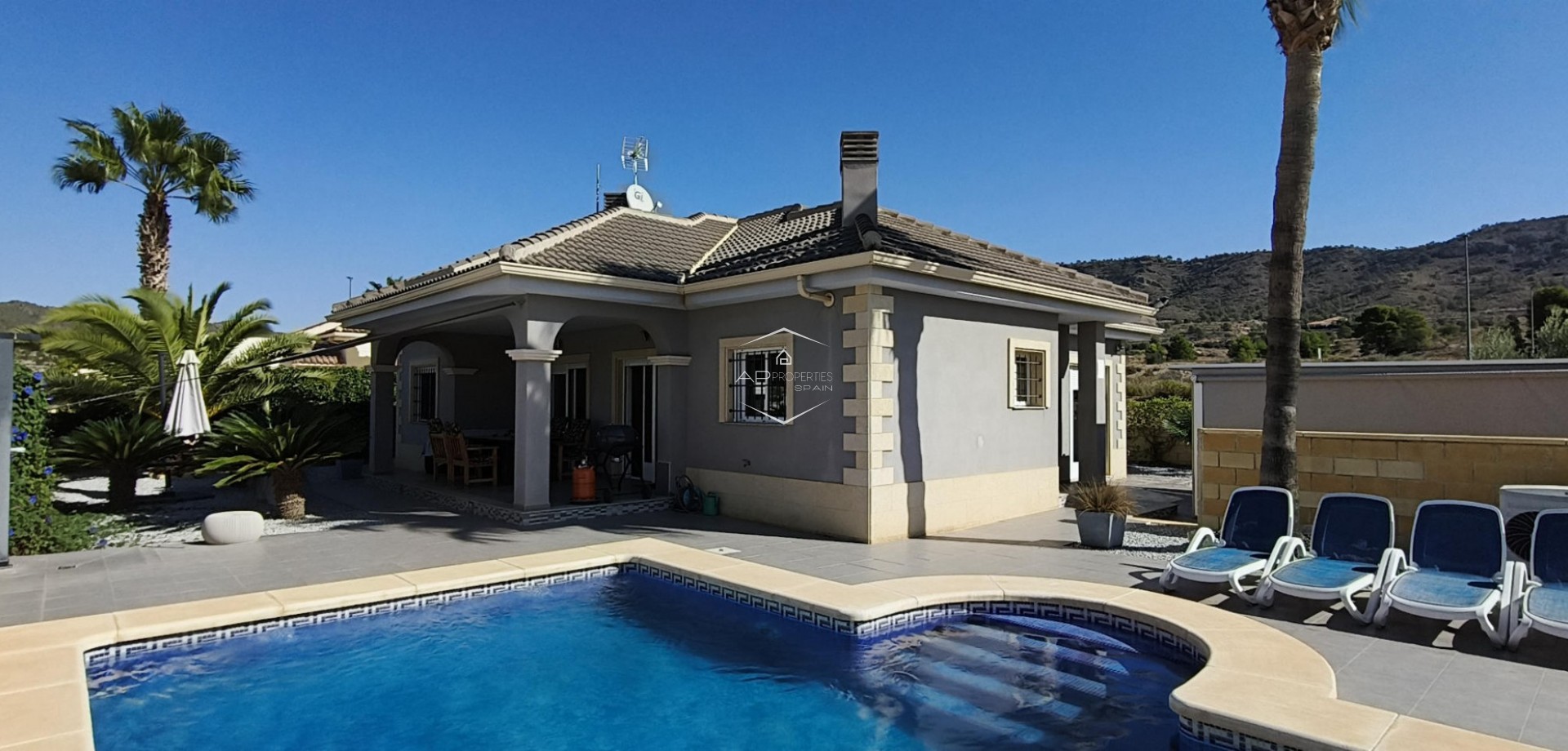 Reventa - Villa - Independiente -
La Romana