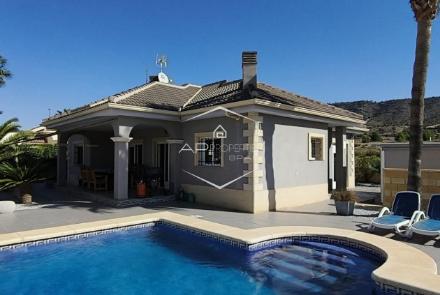 Reventa - Villa - Independiente -
La Romana