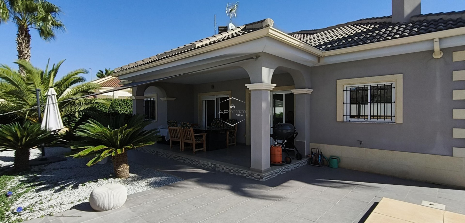 Reventa - Villa - Independiente -
La Romana