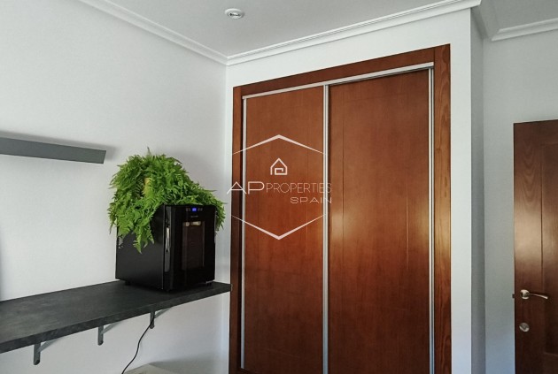 Reventa - Villa - Independiente -
La Romana