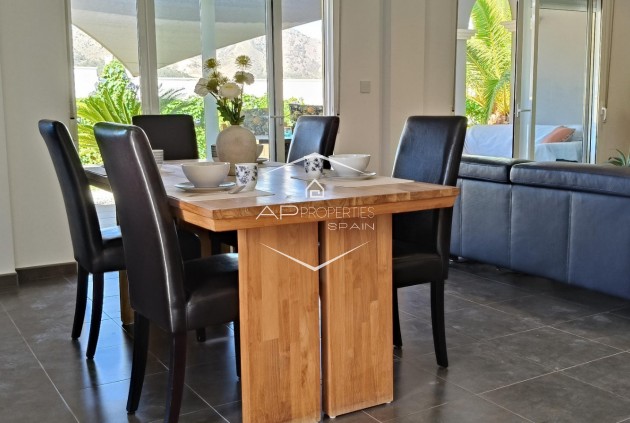 Reventa - Villa - Independiente -
La Romana