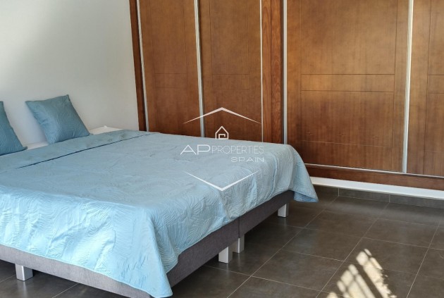 Reventa - Villa - Independiente -
La Romana