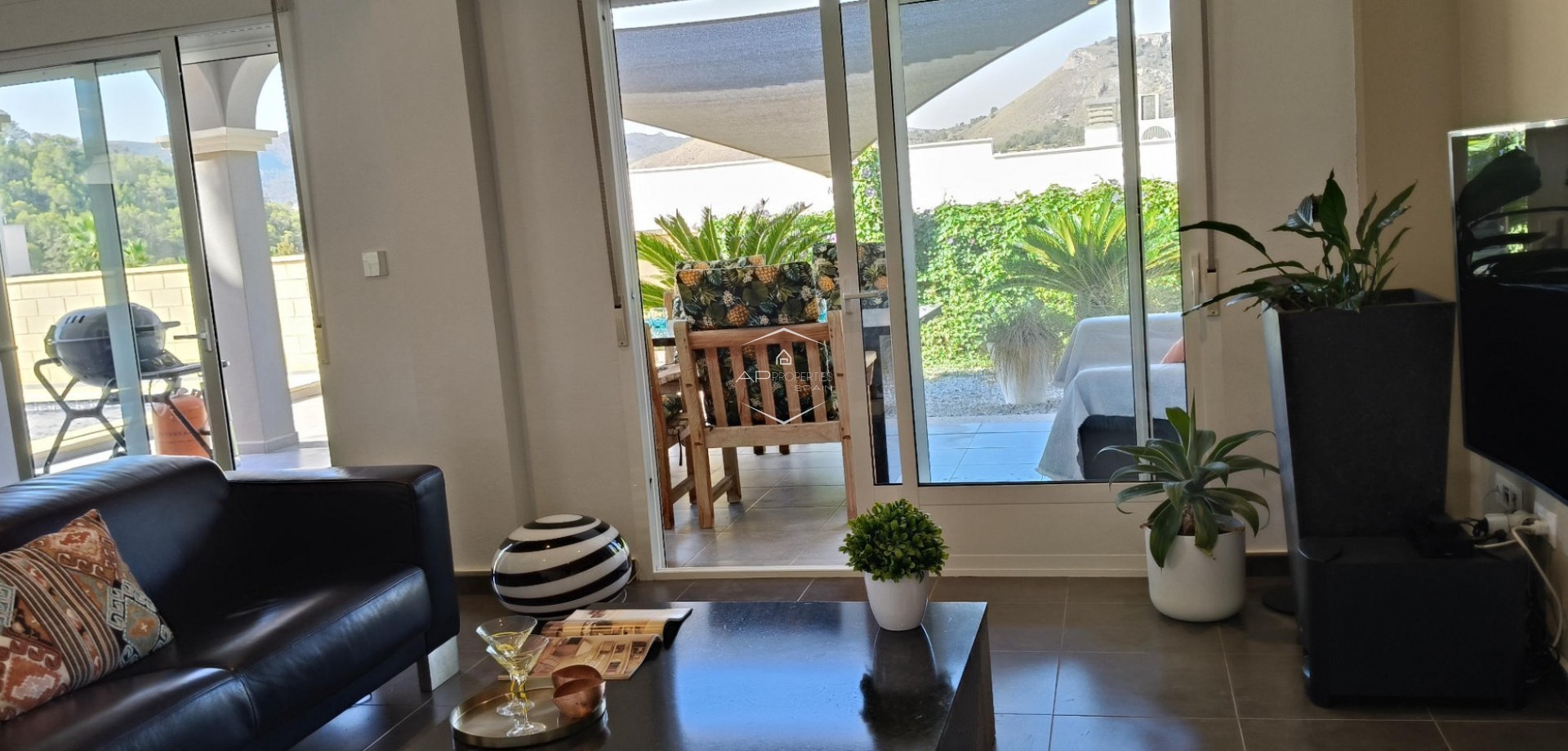 Reventa - Villa - Independiente -
La Romana