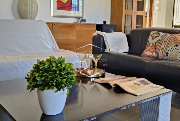 Reventa - Villa - Independiente -
La Romana