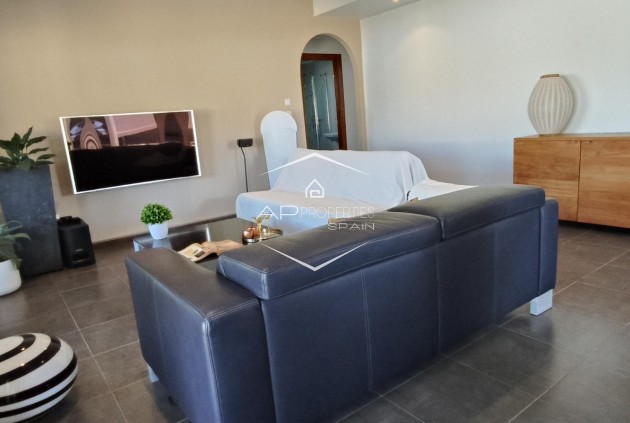 Reventa - Villa - Independiente -
La Romana