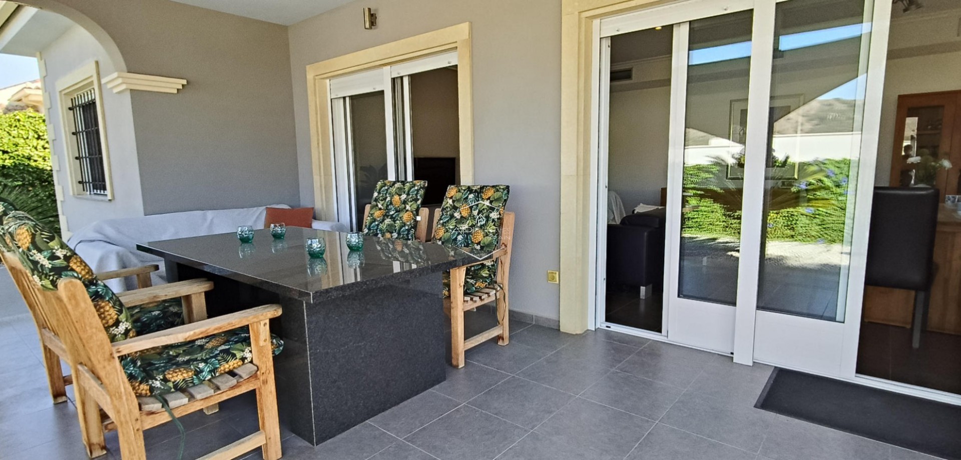 Reventa - Villa - Independiente -
La Romana