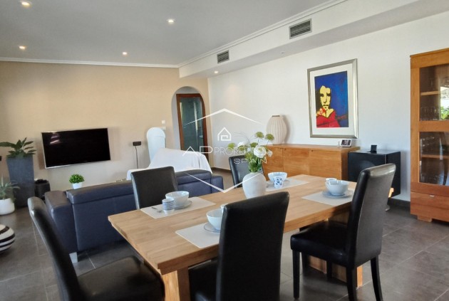 Reventa - Villa - Independiente -
La Romana