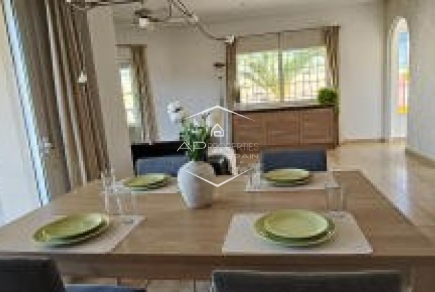 Reventa - Villa - Independiente -
La Romana