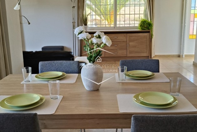 Reventa - Villa - Independiente -
La Romana