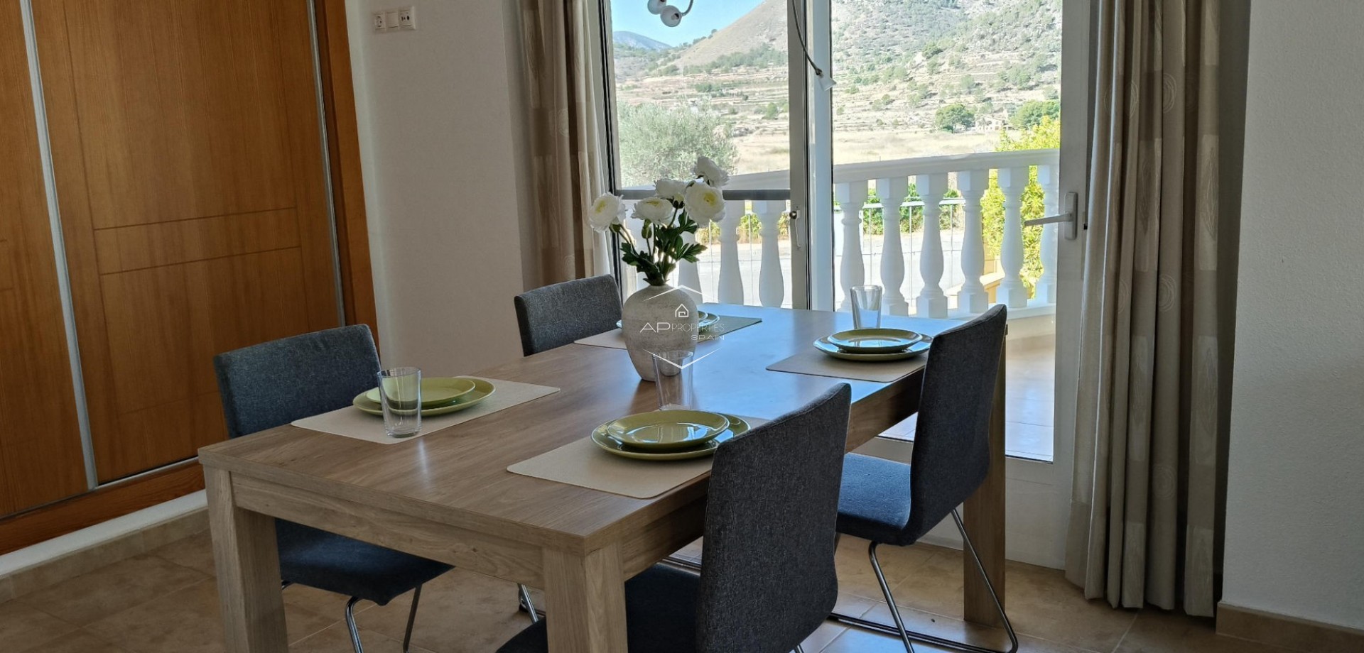 Reventa - Villa - Independiente -
La Romana