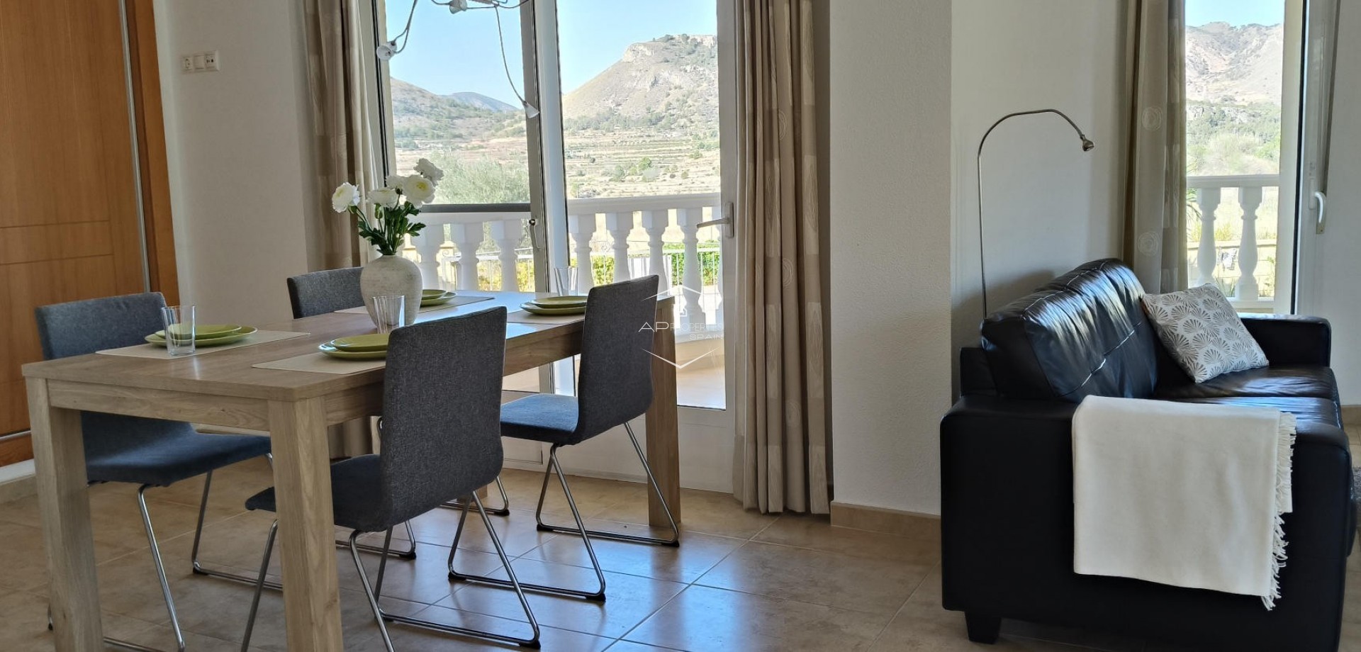 Reventa - Villa - Independiente -
La Romana