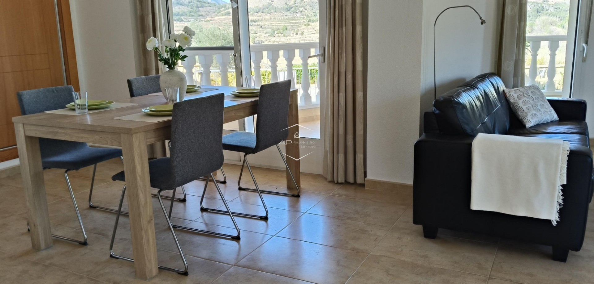 Reventa - Villa - Independiente -
La Romana