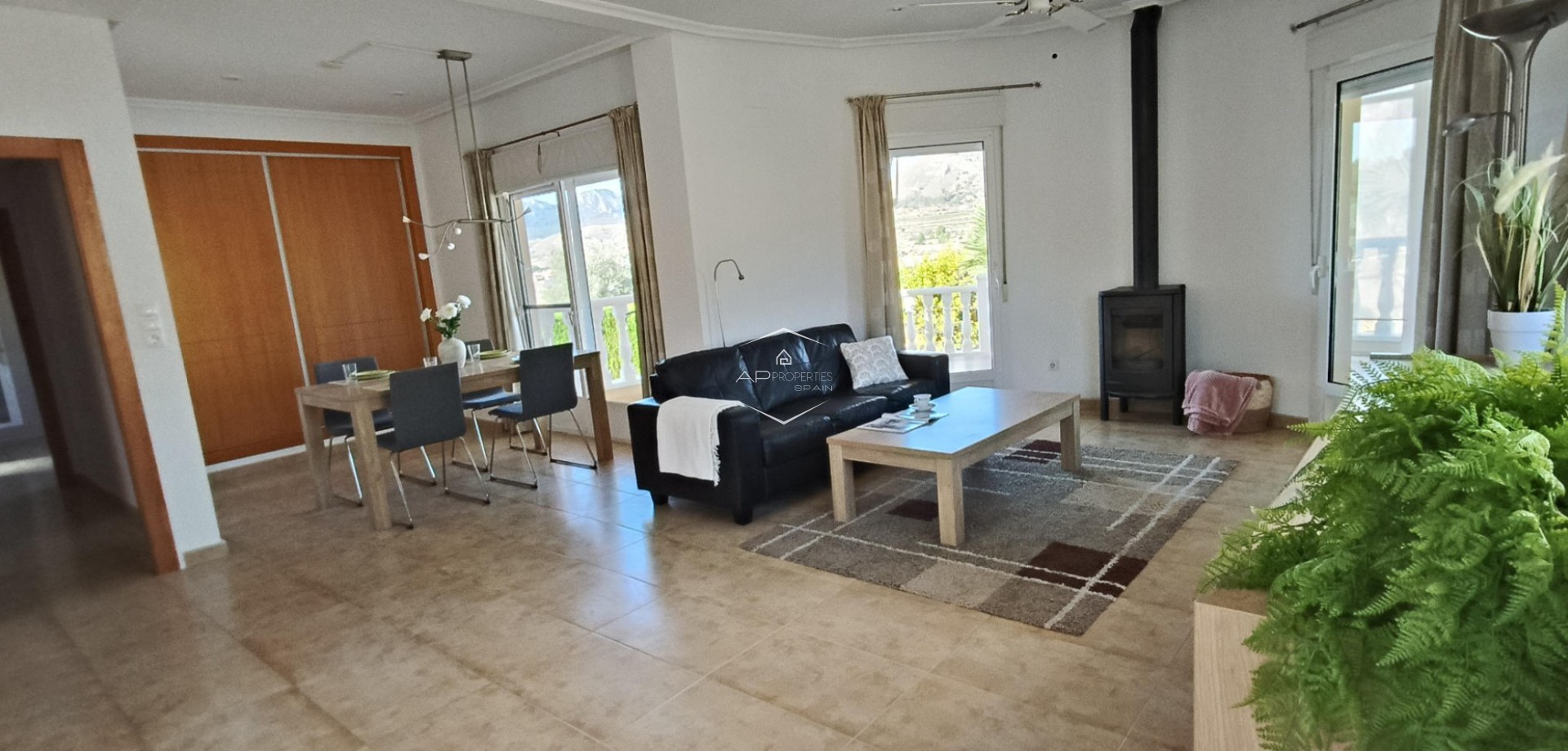 Reventa - Villa - Independiente -
La Romana