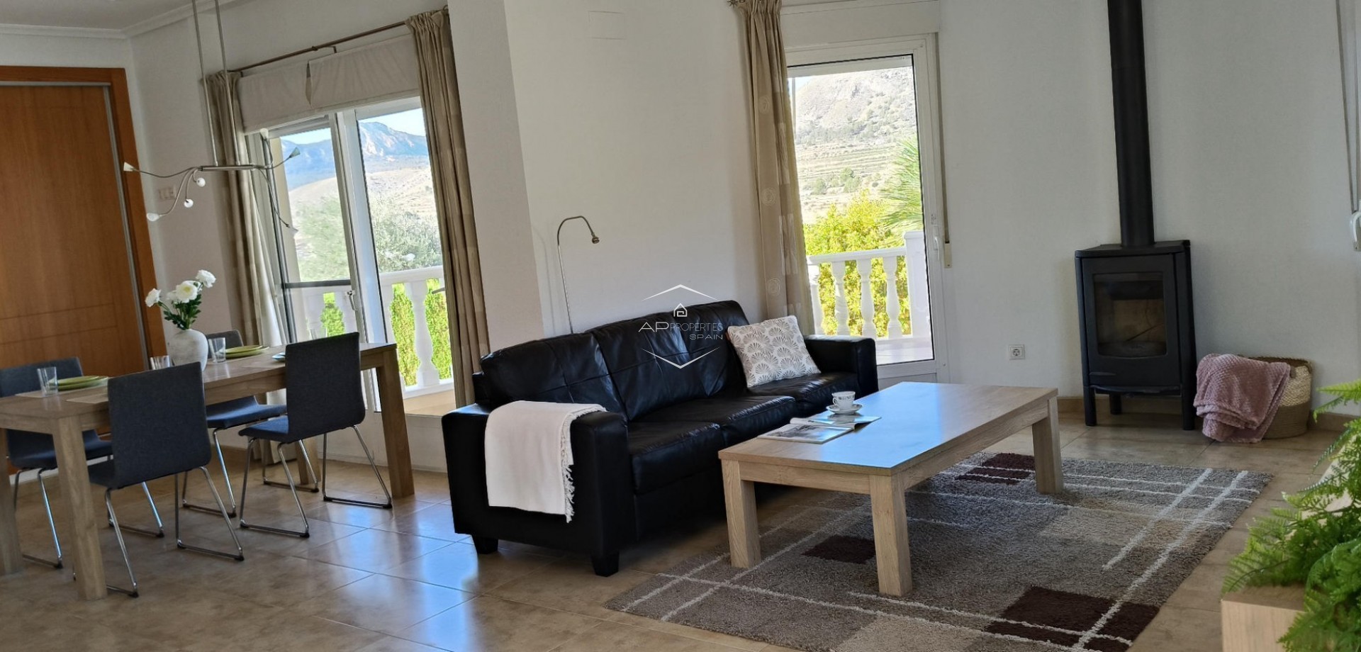 Reventa - Villa - Independiente -
La Romana