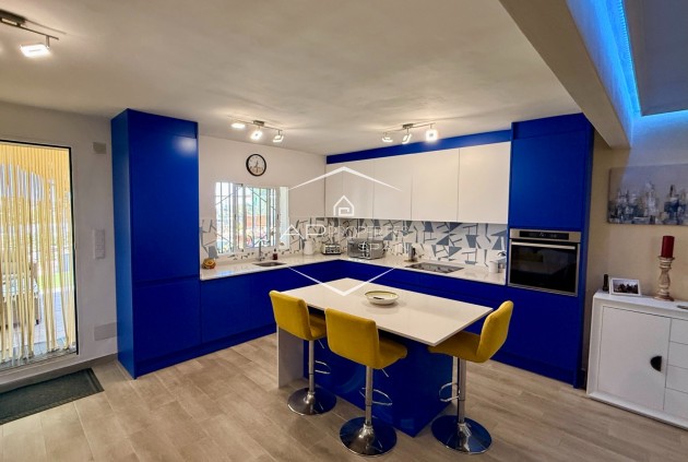 Resale - Villa - Detached -
Elche - Center