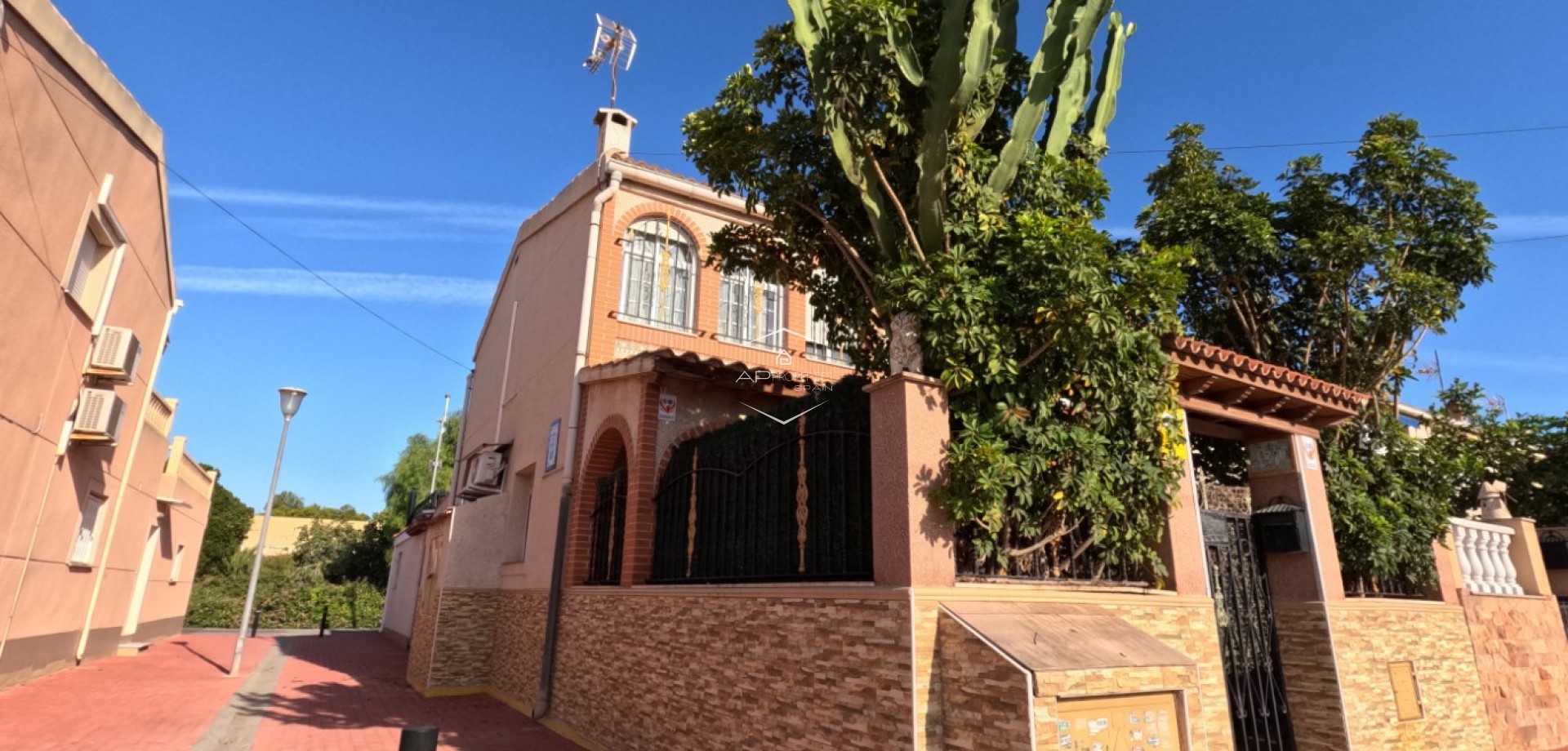 Reventa - Casa adosada / Casa adosada -
Torrevieja - El Acequión - Los Náufragos