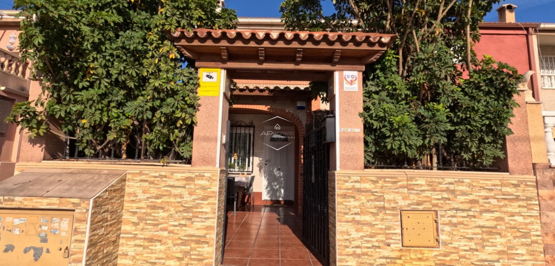 Reventa - Casa adosada / Casa adosada -
Torrevieja - El Acequión - Los Náufragos