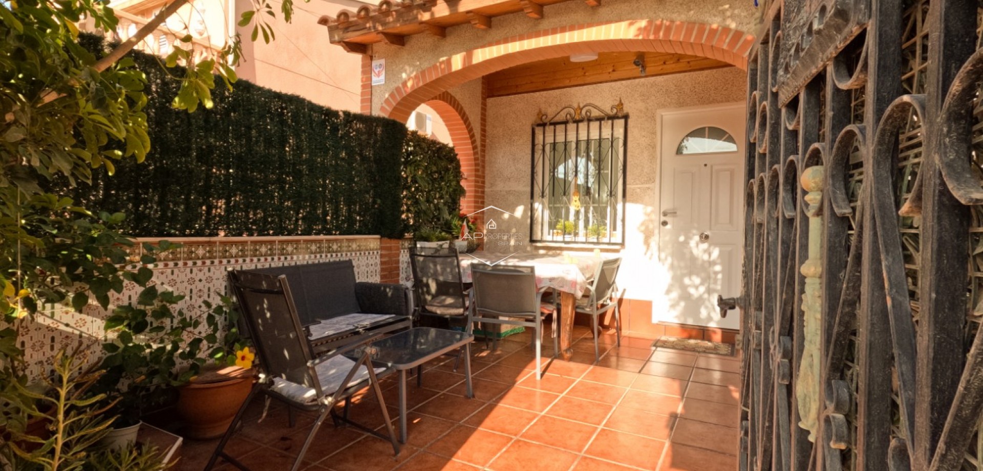 Reventa - Casa adosada / Casa adosada -
Torrevieja - El Acequión - Los Náufragos