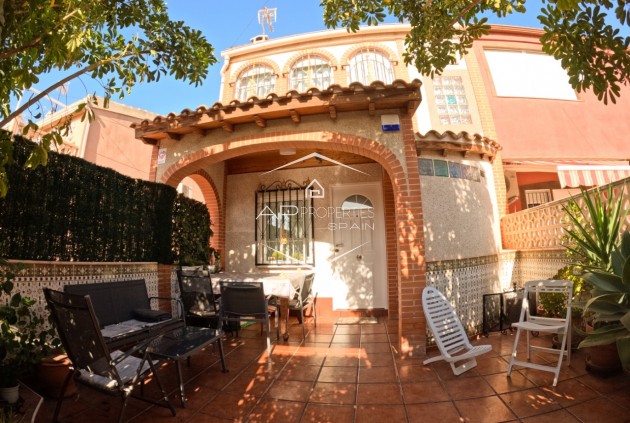 Reventa - Casa adosada / Casa adosada -
Torrevieja - El Acequión - Los Náufragos