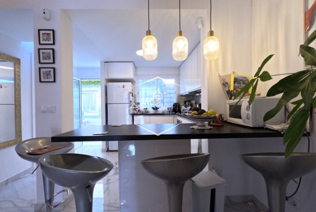 Reventa - Casa adosada / Casa adosada -
Torrevieja - El Acequión - Los Náufragos