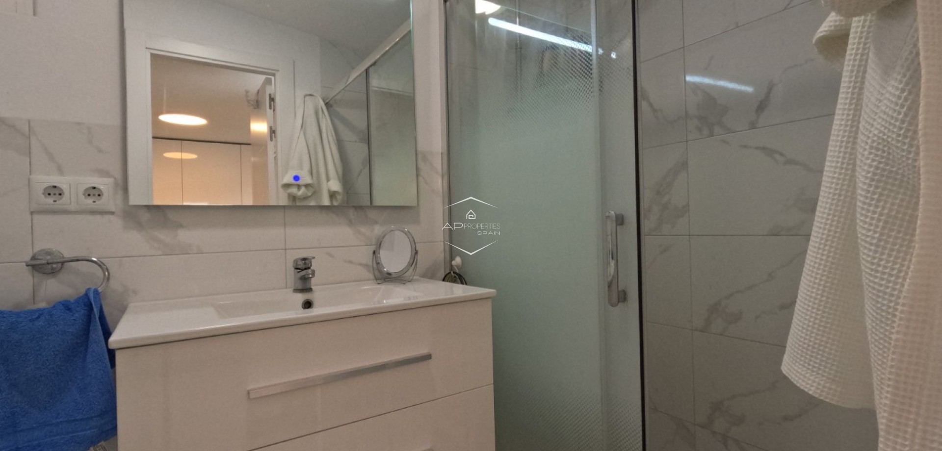 Reventa - Casa adosada / Casa adosada -
Torrevieja - El Acequión - Los Náufragos