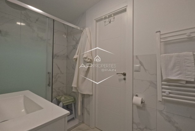 Reventa - Casa adosada / Casa adosada -
Torrevieja - El Acequión - Los Náufragos