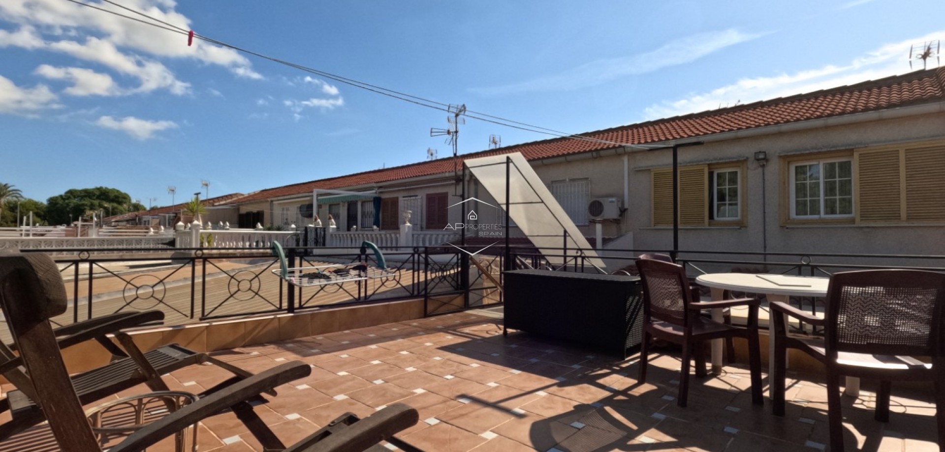 Reventa - Casa adosada / Casa adosada -
Torrevieja - El Acequión - Los Náufragos