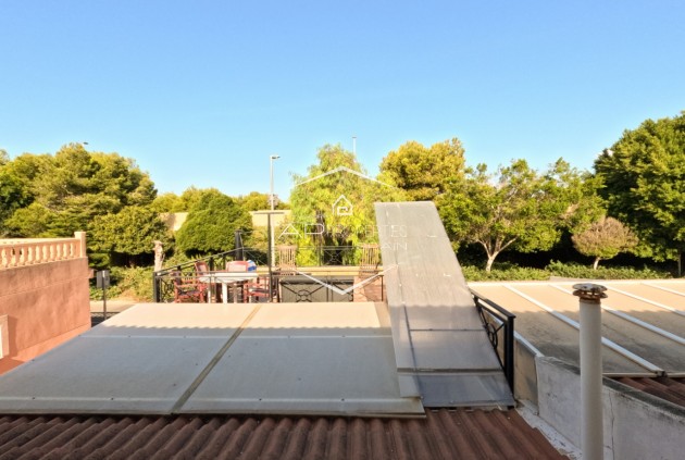 Reventa - Casa adosada / Casa adosada -
Torrevieja - El Acequión - Los Náufragos