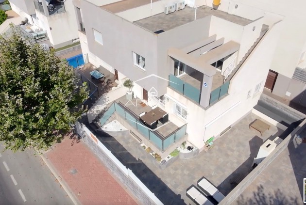 Reventa - Villa - Semi pareado -
Torrevieja