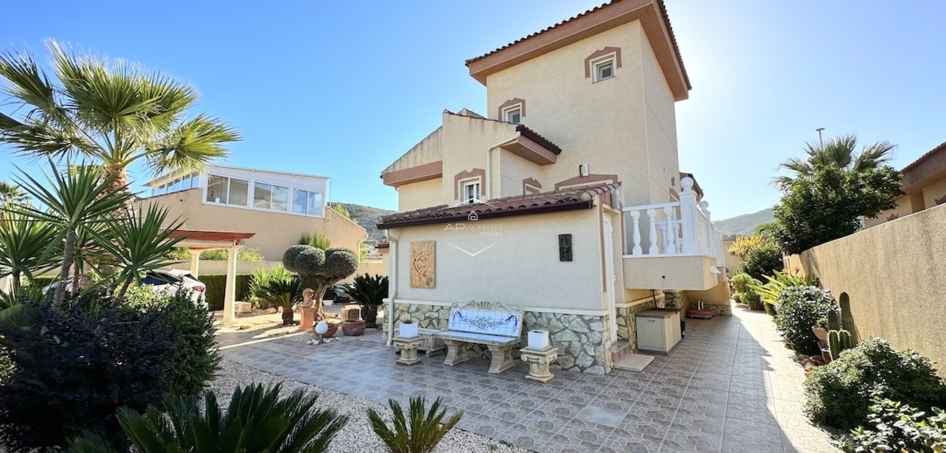 Resale - Villa / Detached -
Hondón de las Nieves