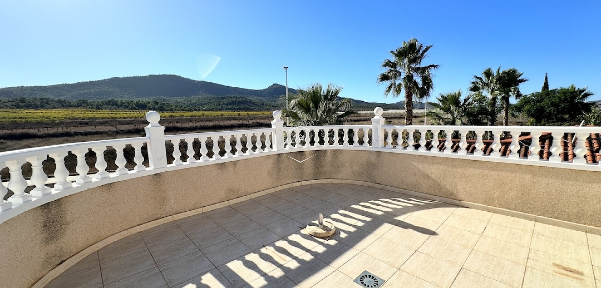 Resale - Villa / Detached -
Hondón de las Nieves